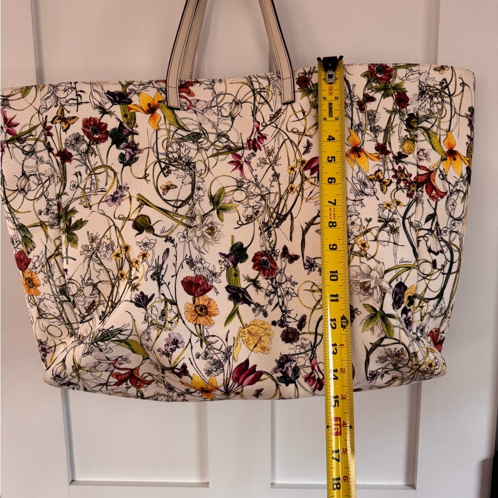 GUCCI authentic Flora tote - Picture 8 of 12